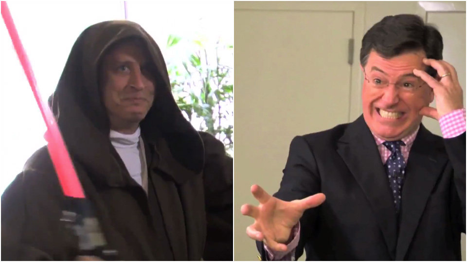 Jon Stewart og Stephen Colbert slåss om hvem som er mest «Star Wars»-fan. (Foto: Omaze)