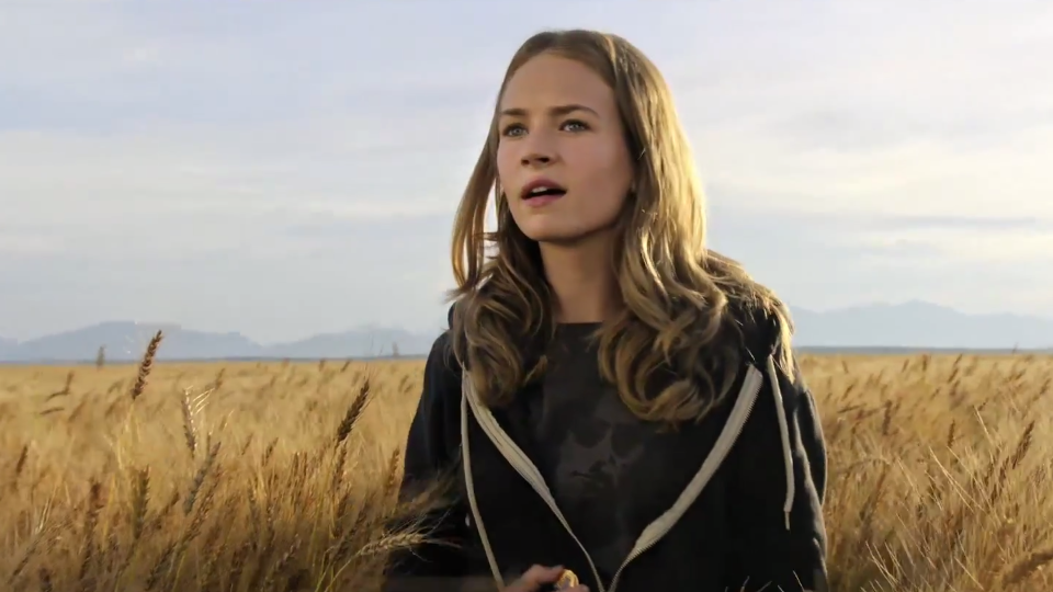 Britt Robertson i Tomorrowland.